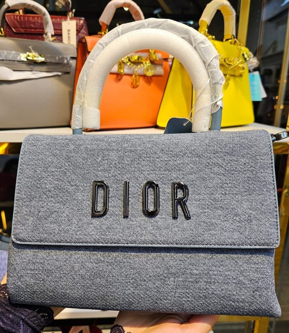 Brandnew Branded Bags(Minimum order 100pcs)