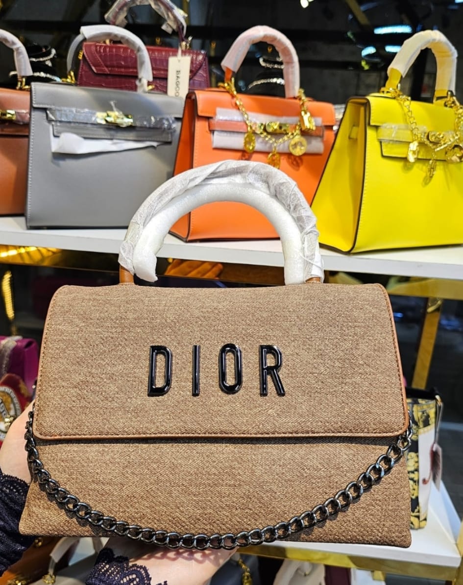 Brandnew Branded Bags(Minimum order 100pcs)