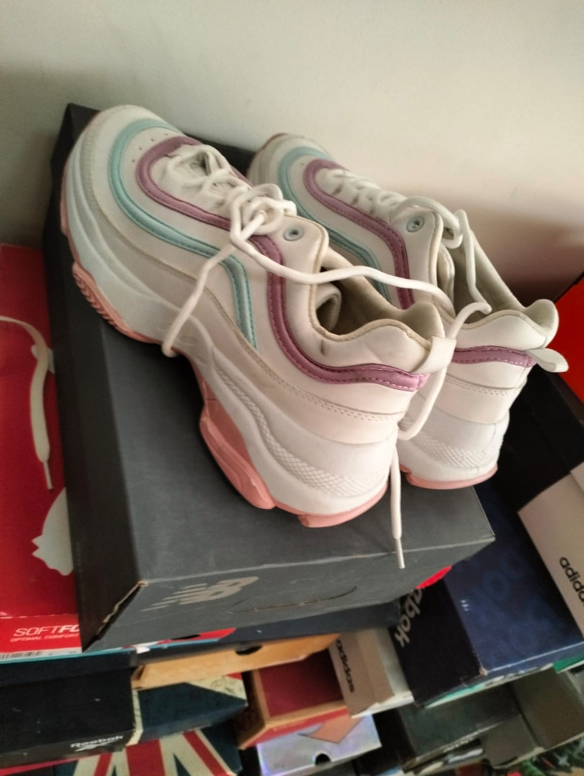 Branded Shoes( Minimum order 100pcs)