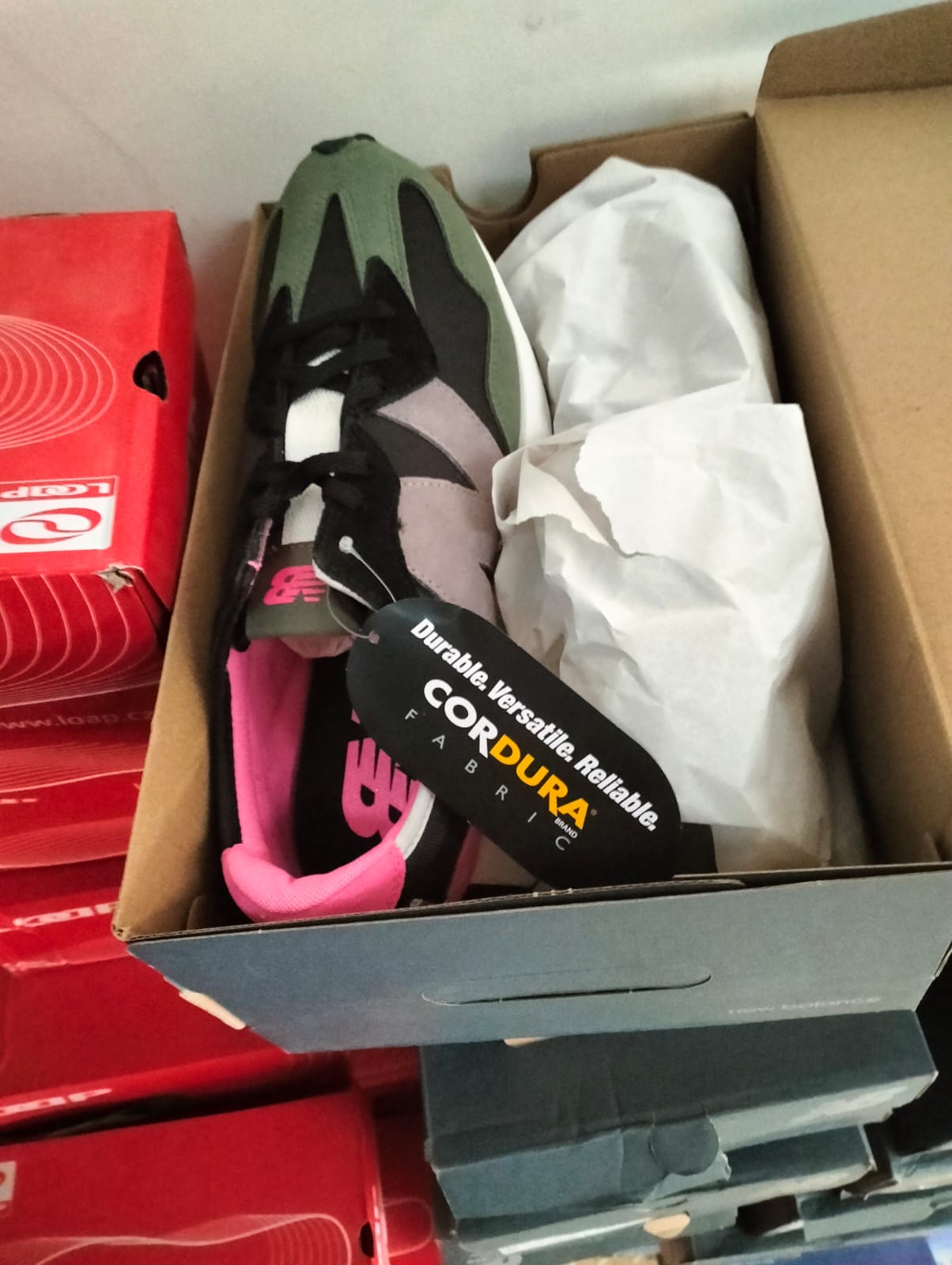 Branded Shoes( Minimum order 100pcs)